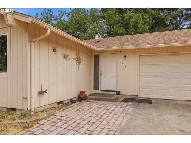 1675 N DANEBO Ave, Eugene, OR 97402