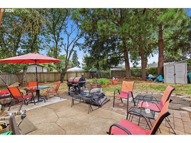 1675 N DANEBO Ave, Eugene, OR 97402