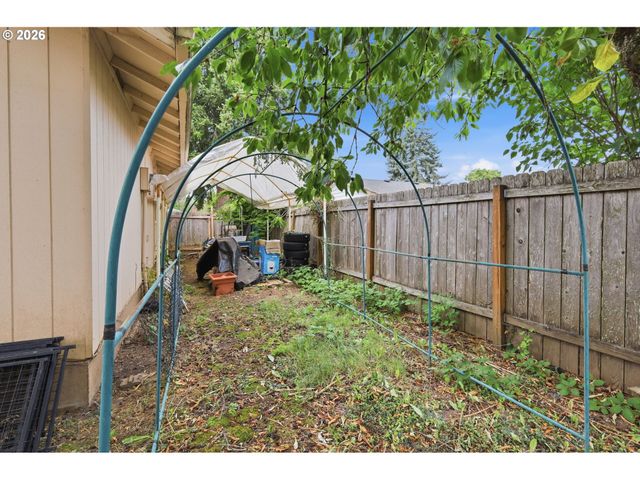 1675 N DANEBO Ave, Eugene, OR 97402