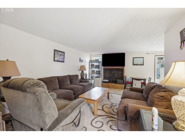 1675 N DANEBO Ave, Eugene, OR 97402