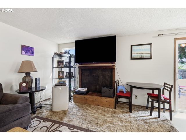 1675 N DANEBO Ave, Eugene, OR 97402