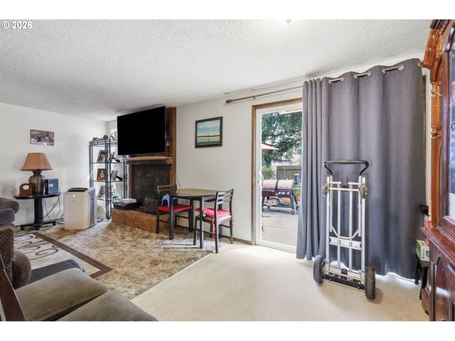1675 N DANEBO Ave, Eugene, OR 97402