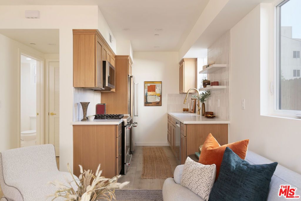 Image 9 of property listing at 1233 1/2 N June Street, Los Angeles, CA 90028