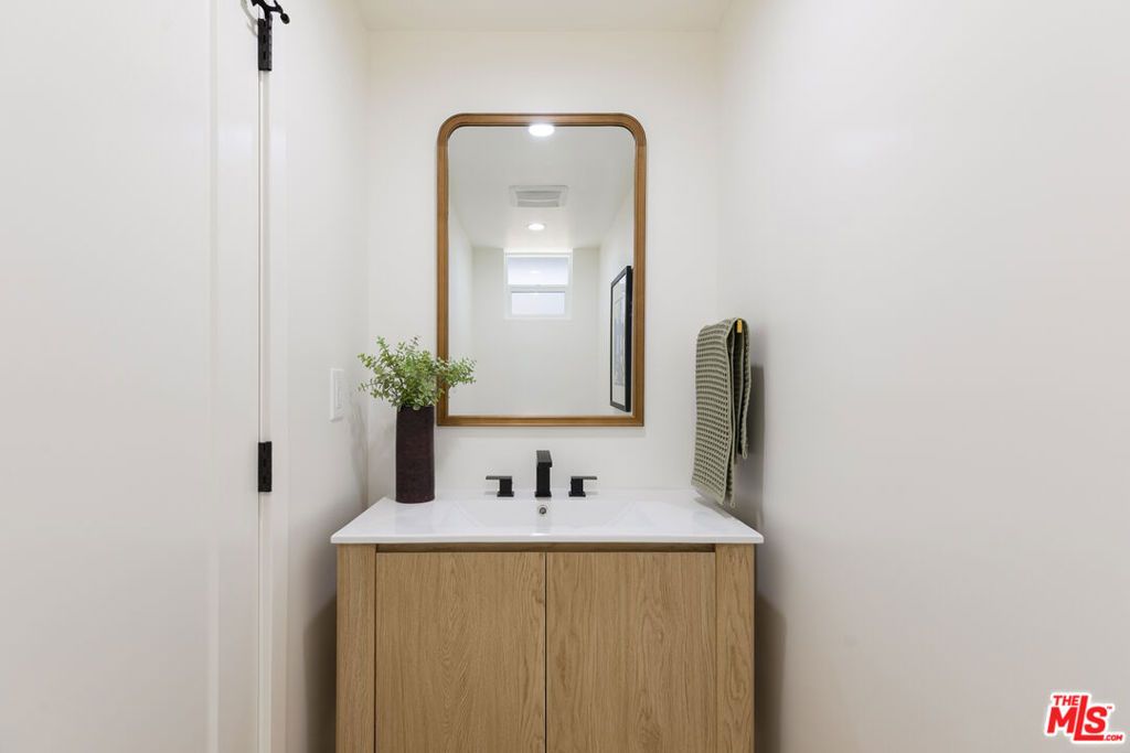 Image 10 of property listing at 1233 1/2 N June Street, Los Angeles, CA 90028