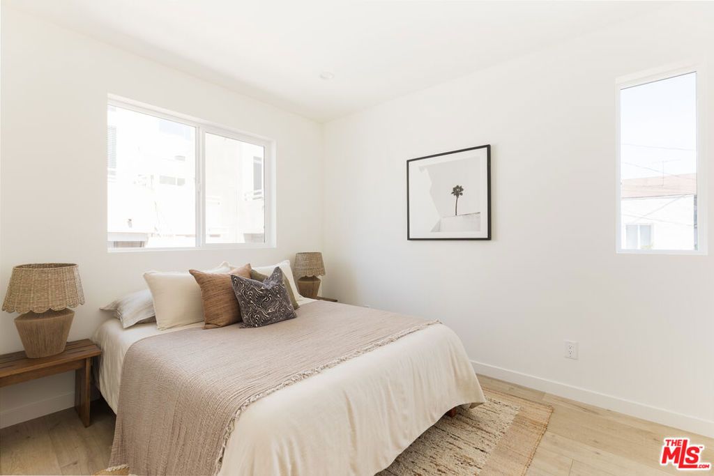 Image 14 of property listing at 1233 1/2 N June Street, Los Angeles, CA 90028