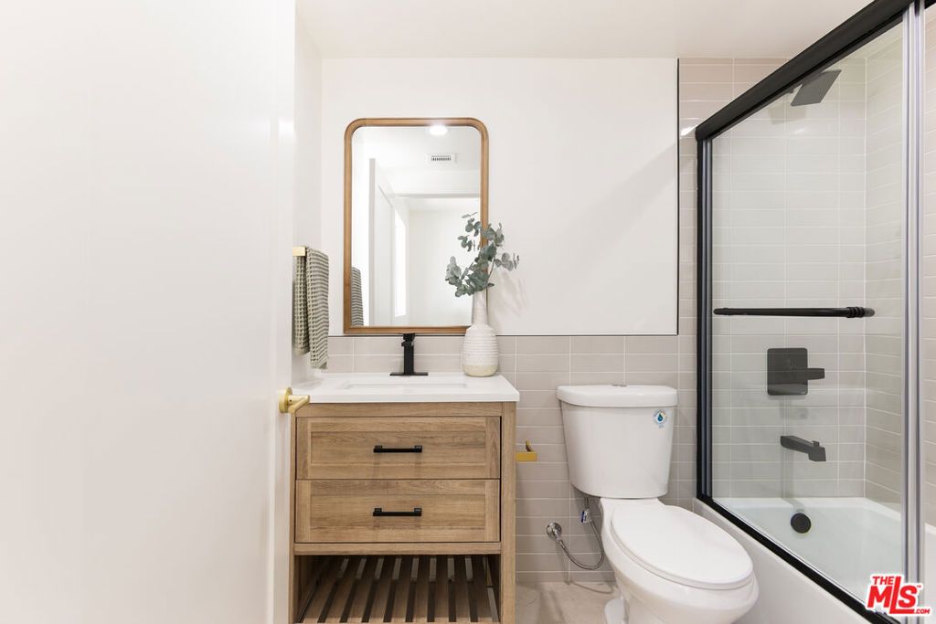 Image 22 of property listing at 1233 1/2 N June Street, Los Angeles, CA 90028