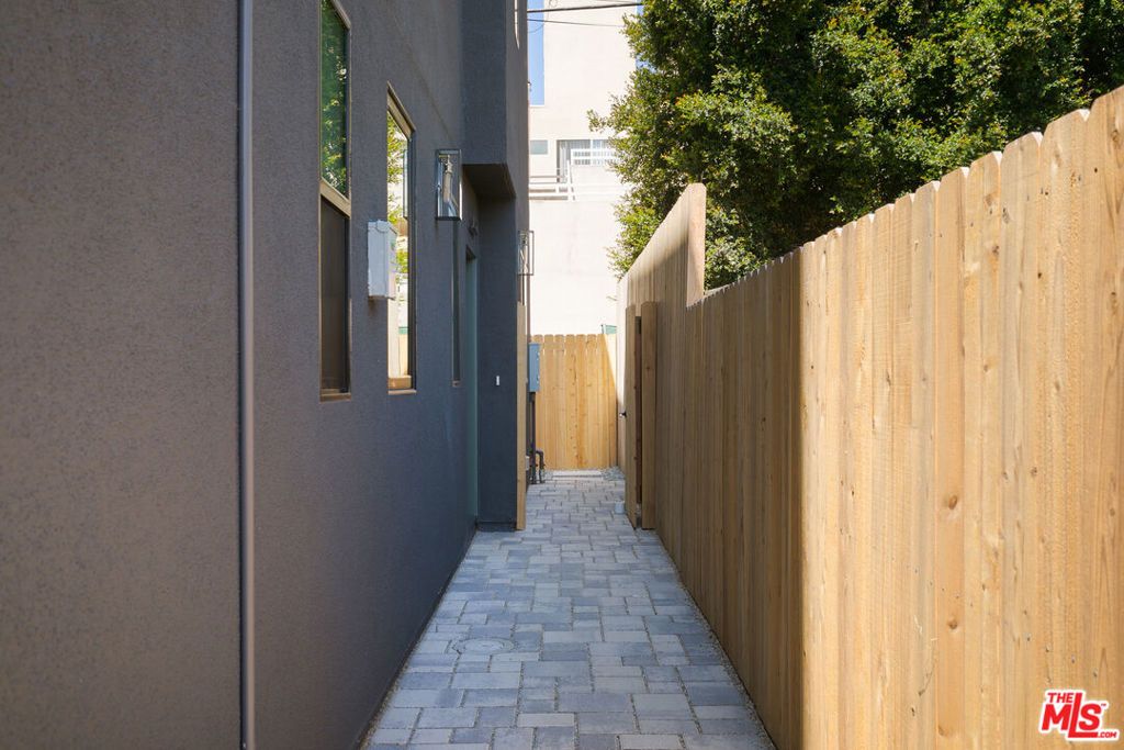 Image 23 of property listing at 1233 1/2 N June Street, Los Angeles, CA 90028