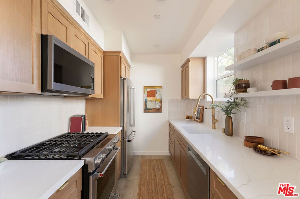 Image 4 of property listing at 1233 1/2 N June Street, Los Angeles, CA 90028