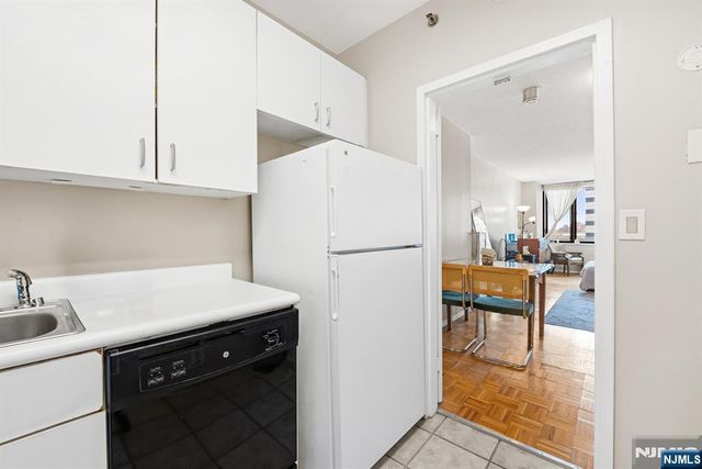45 S River Drive 808, Jersey City, NJ 07310