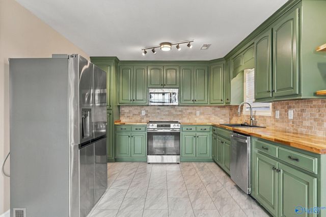 275 Narrow Lane, New Market, AL 35761