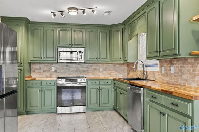 275 Narrow Lane, New Market, AL 35761