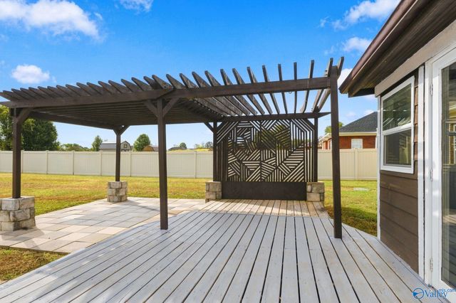 275 Narrow Lane, New Market, AL 35761
