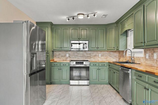 275 Narrow Lane, New Market, AL 35761