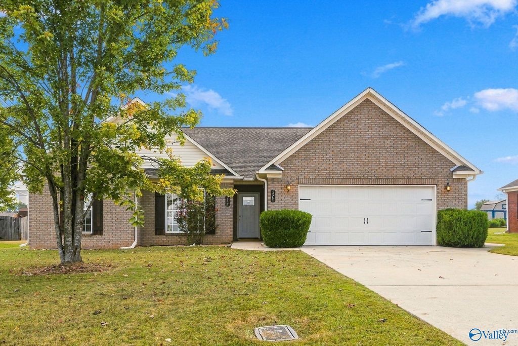 275 Narrow Lane, New Market, AL 35761