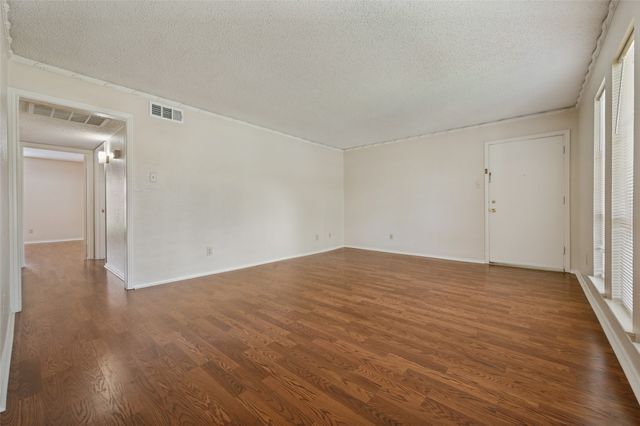 5838 Sandhurst Lane, Dallas, TX 75206
