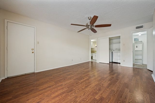 5838 Sandhurst Lane, Dallas, TX 75206