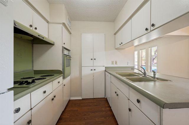 5838 Sandhurst Lane, Dallas, TX 75206