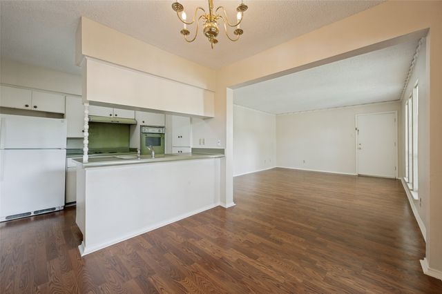 5838 Sandhurst Lane, Dallas, TX 75206