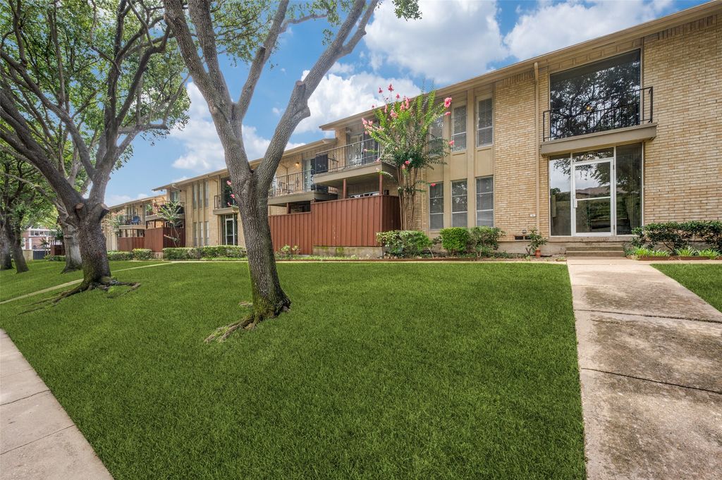 5838 Sandhurst Lane, Dallas, TX 75206