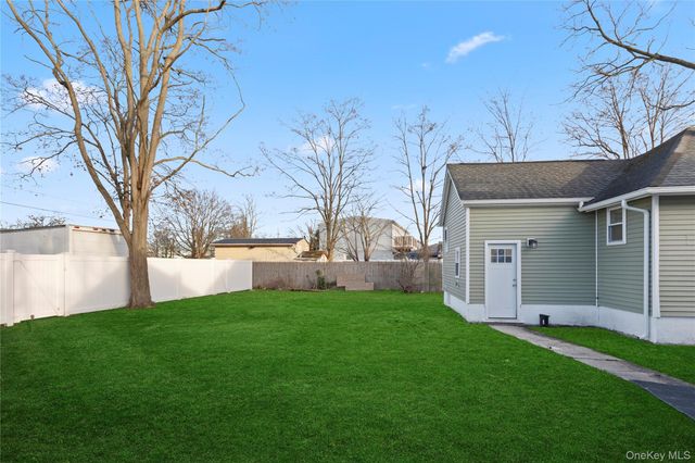 305 4th Avenue, Bay Shore, NY 11706