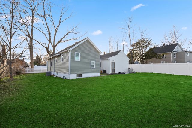 305 4th Avenue, Bay Shore, NY 11706