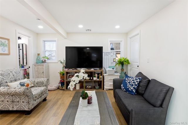 305 4th Avenue, Bay Shore, NY 11706