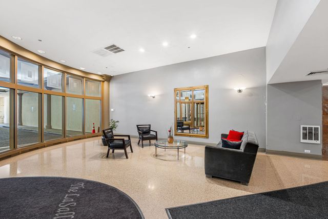 1212 N La Salle Drive 2709, Chicago, IL 60610