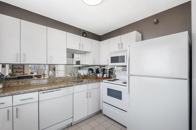 1212 N La Salle Drive 2709, Chicago, IL 60610