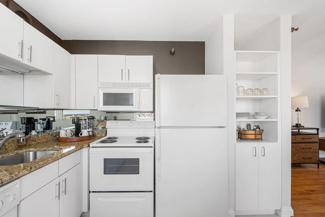 1212 N La Salle Drive 2709, Chicago, IL 60610
