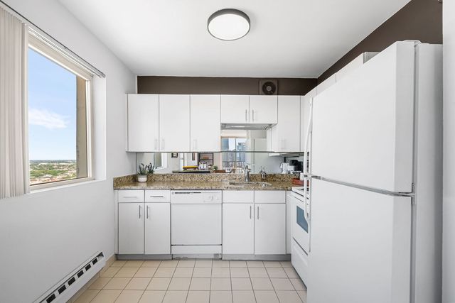 1212 N La Salle Drive 2709, Chicago, IL 60610