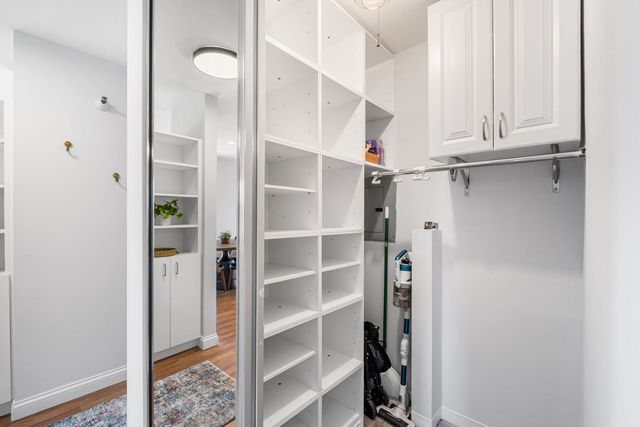 1212 N La Salle Drive 2709, Chicago, IL 60610