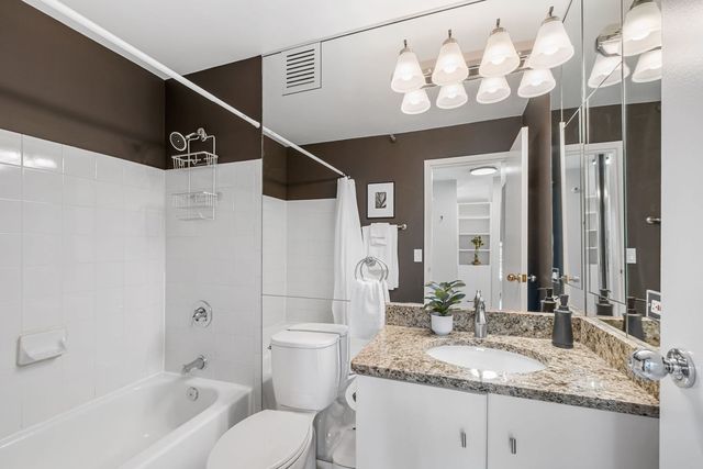 1212 N La Salle Drive 2709, Chicago, IL 60610