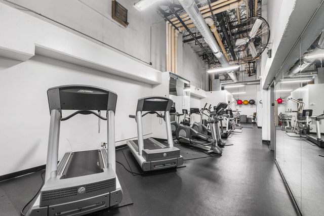 1212 N La Salle Drive 2709, Chicago, IL 60610