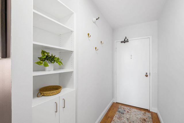 1212 N La Salle Drive 2709, Chicago, IL 60610