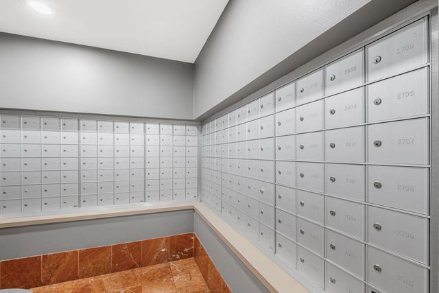 1212 N La Salle Drive 2709, Chicago, IL 60610
