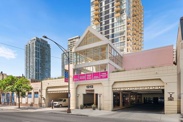 1212 N La Salle Drive 2709, Chicago, IL 60610