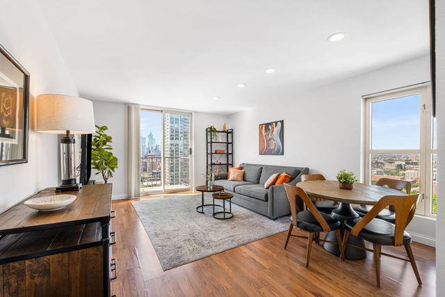 1212 N La Salle Drive 2709, Chicago, IL 60610