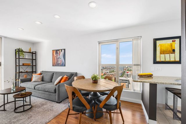 1212 N La Salle Drive 2709, Chicago, IL 60610