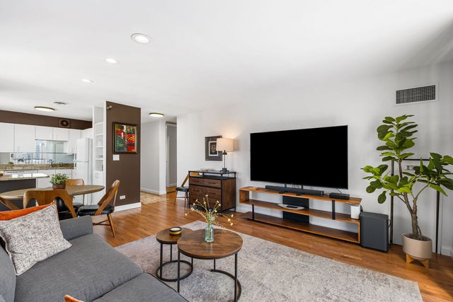 1212 N La Salle Drive 2709, Chicago, IL 60610