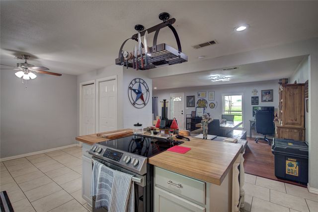 601 N 4th Street, Wills Point, TX 75169