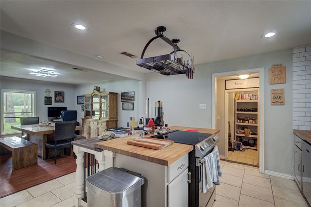 601 N 4th Street, Wills Point, TX 75169