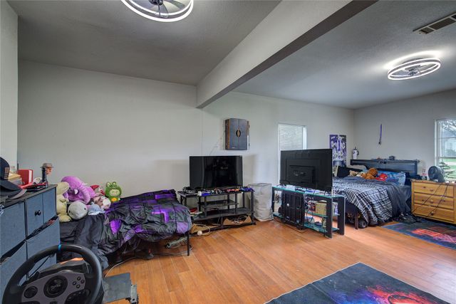 601 N 4th Street, Wills Point, TX 75169
