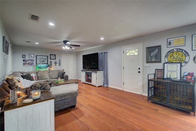 601 N 4th Street, Wills Point, TX 75169