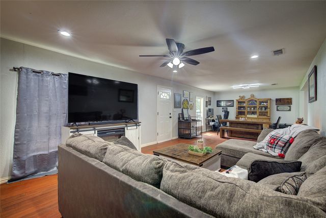 601 N 4th Street, Wills Point, TX 75169