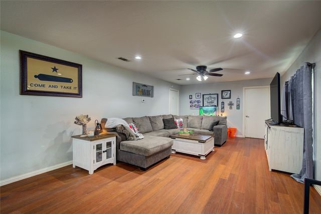 601 N 4th Street, Wills Point, TX 75169