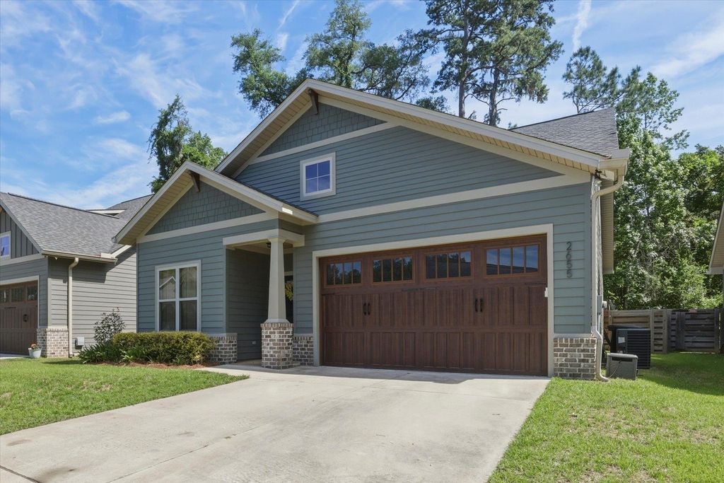 Image 3 of property listing at 2655 Bending Way, Tallahassee, FL 32308