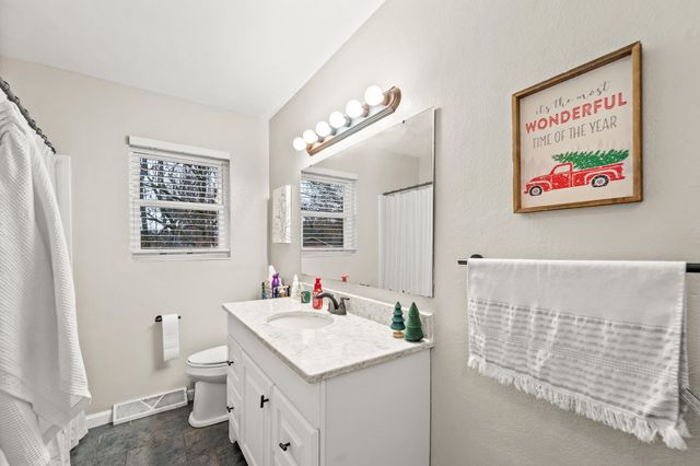 1422 WILLCOXON DR, Jefferson City, MO 65101