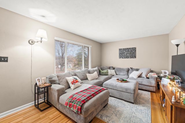 1422 WILLCOXON DR, Jefferson City, MO 65101