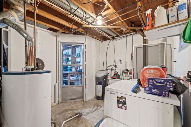 1422 WILLCOXON DR, Jefferson City, MO 65101