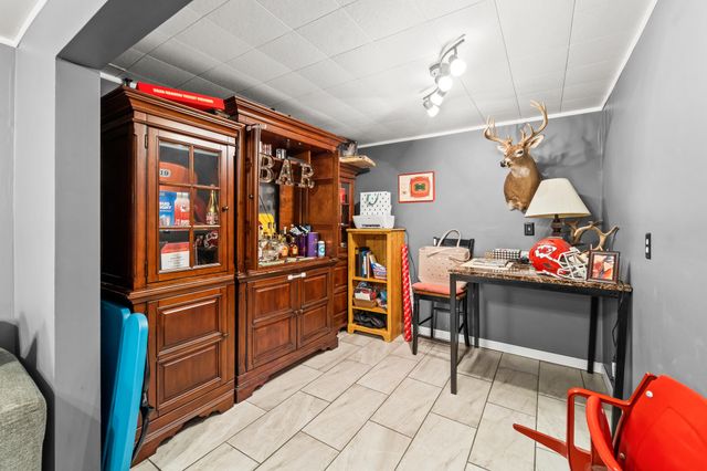 1422 WILLCOXON DR, Jefferson City, MO 65101